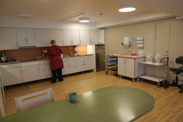 キッチンと食堂スペース。